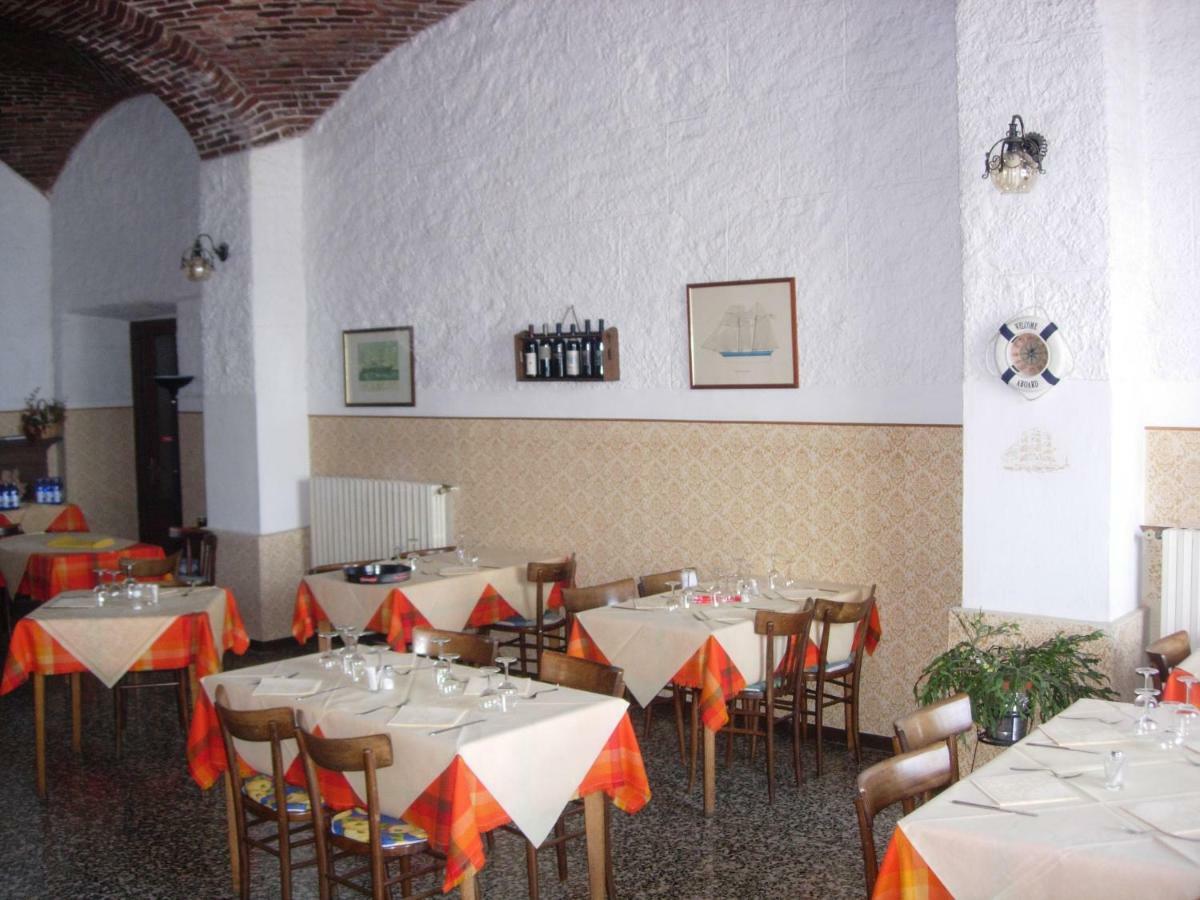 Affittacamere Trattoria Della Cascata ออกเจบบิโอ ภายนอก รูปภาพ
